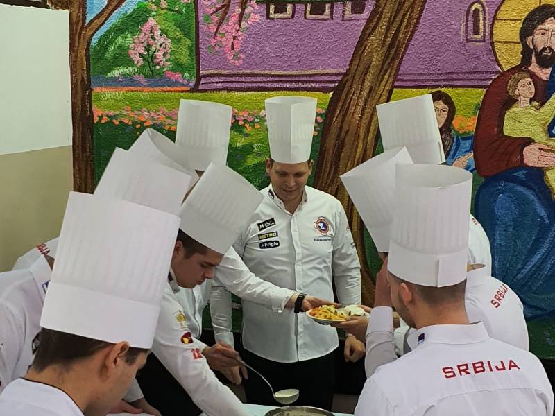 mladi šefovi kuvali za decu bez roditeljskog staranja