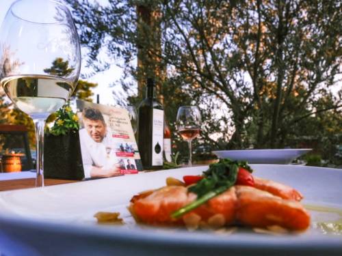 bogat avgustovski program u restoranu 13 juli