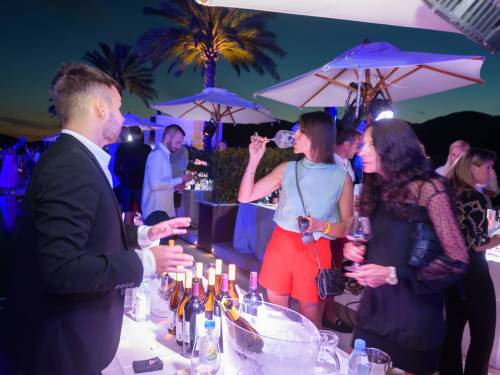 vinski spektakl na obali