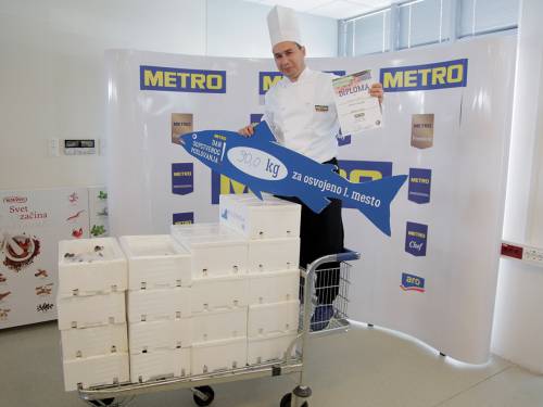 šefovi se takmičili u brzom filetiranju ribe