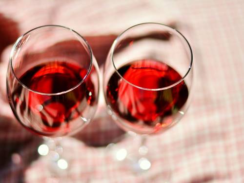 čaša crvenog vina nedeljno povećava šanse za začeće 