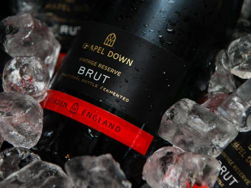 na venčanju princa harija piće se britanski penušavac 