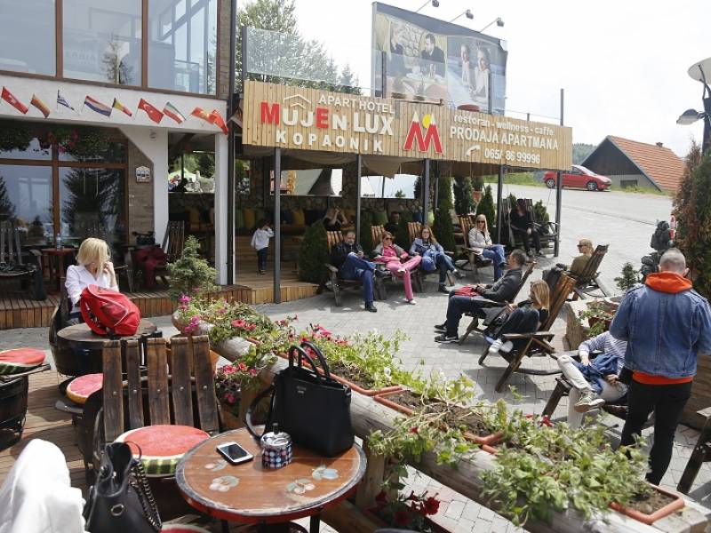 novinari posetili mujen lux apartmane na kopaoniku