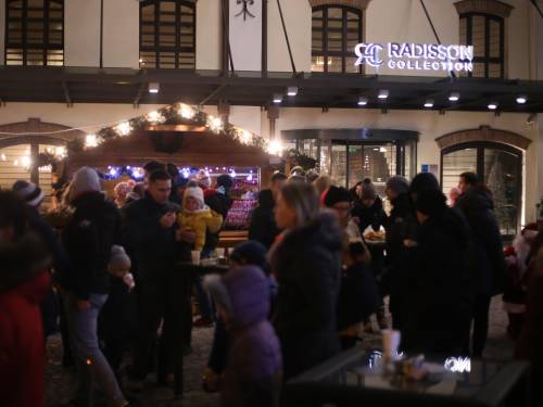 otvoren božićni trg hotela radisson collection