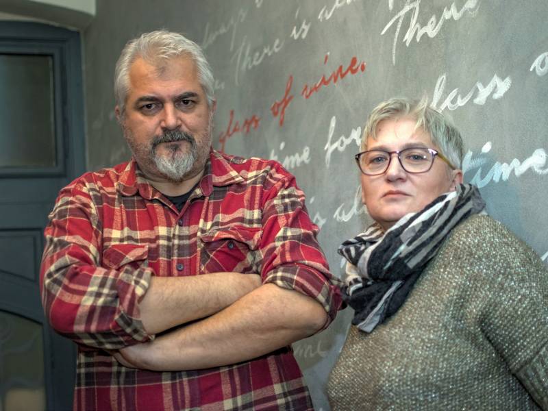 ko te pusti u kuhinju, pustio te je u sopstveni život