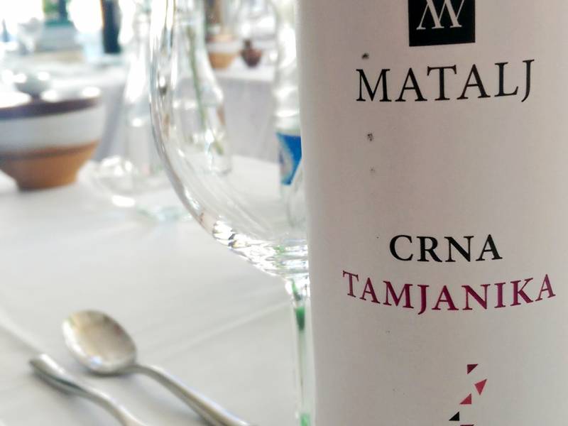 crna tamjanika i visoka kuhinja